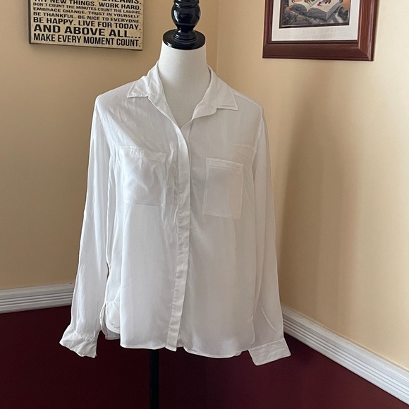 Vince Tops - EUC Vince Button down blouse size medium